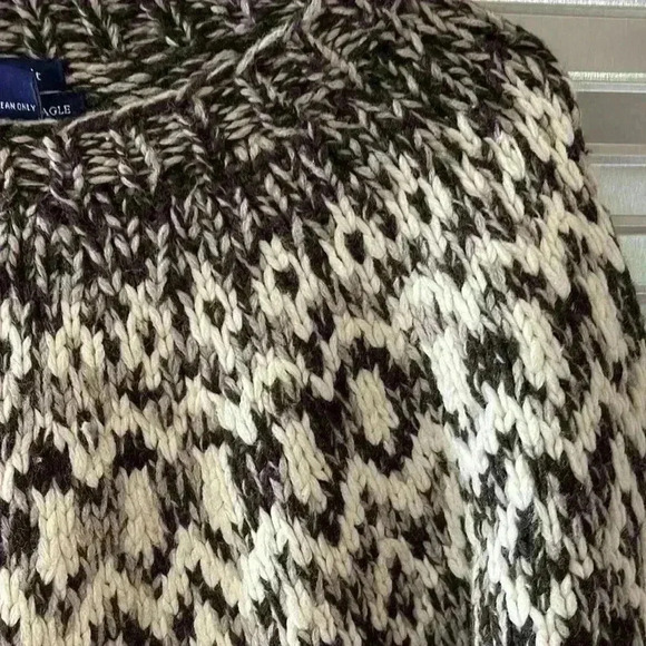 Handknit American Eagle outfitters size medium sweater. - Picture 2 of 4